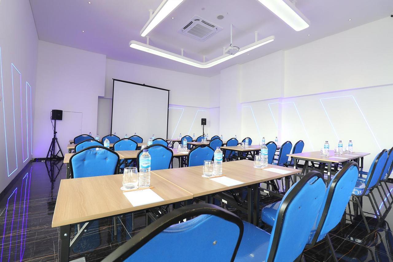 Moritz Biz Gandaria Hotel Джакарта Екстериор снимка